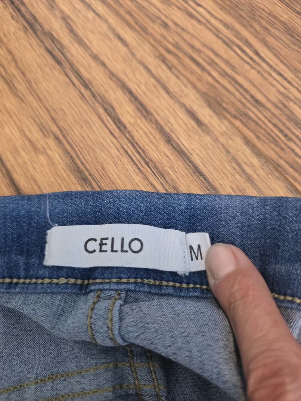 Cello Pull-On Flare Jeggings EUC - Women's Size M - Faded Denim Wash - Picture 8 of 13